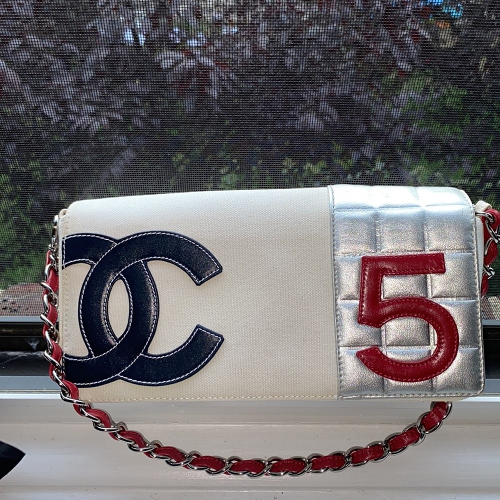 Chanel bag 💯 Authentic - Picture 2 of 7